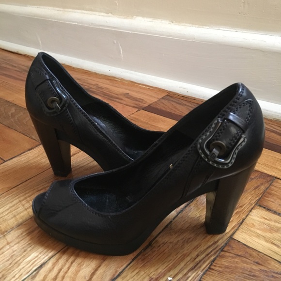 Authentic Fendi peep toe heels w/buckle size 351/2 - Picture 3 of 5